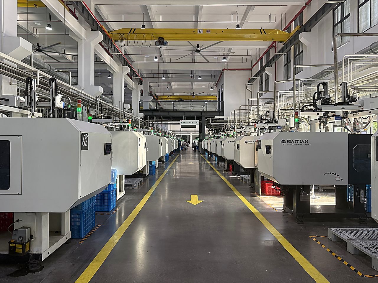 Injection moulding floor