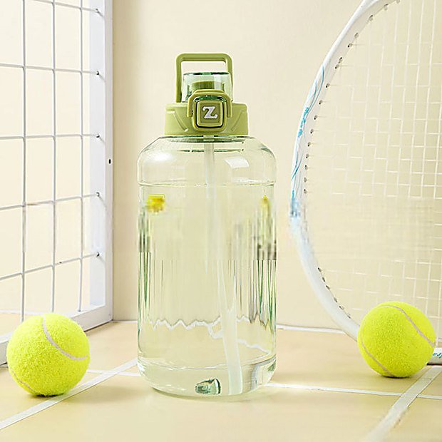 1980 ml Straw Lid Leakproof Sport Water Bottle