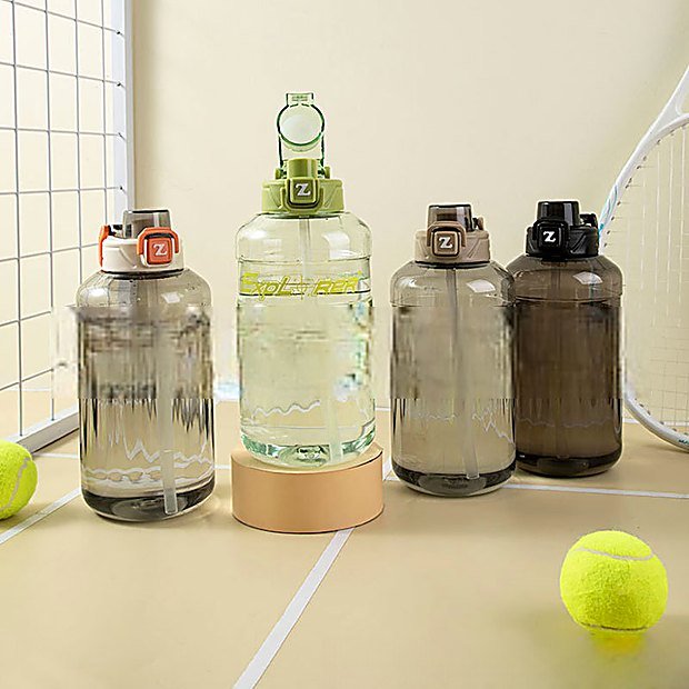 1980 ml Straw Lid Leakproof Sport Water Bottle