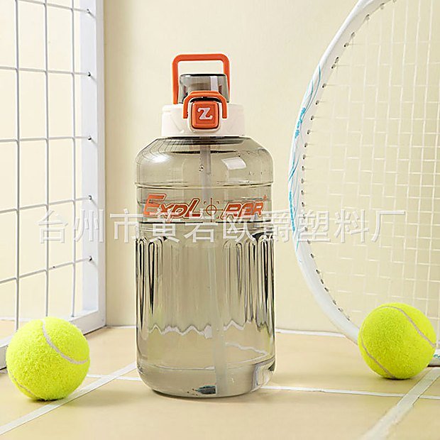 1980 ml Straw Lid Leakproof Sport Water Bottle