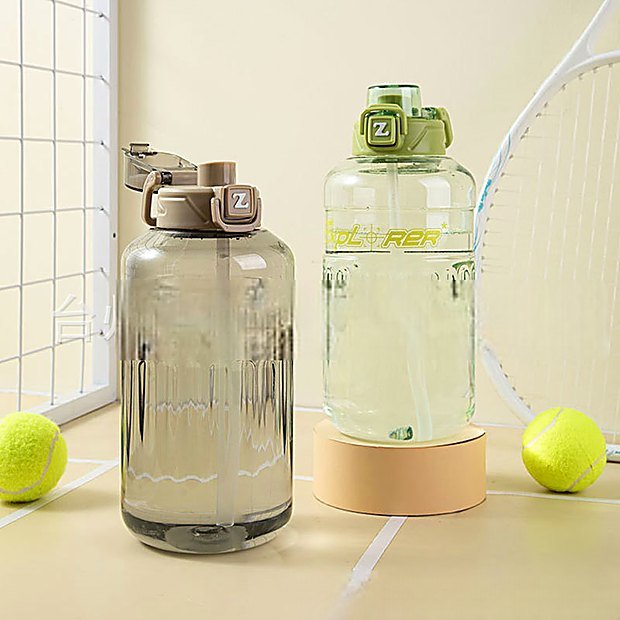 1980 ml Straw Lid Leakproof Sport Water Bottle